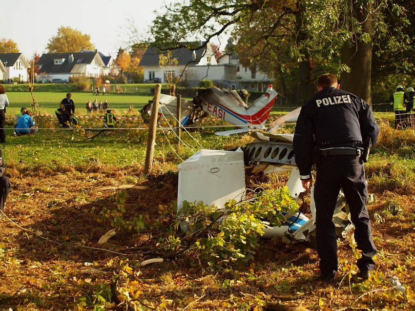 Kleinflugzeug abgestuerzt Sankt Augustin Meindorf P028.JPG